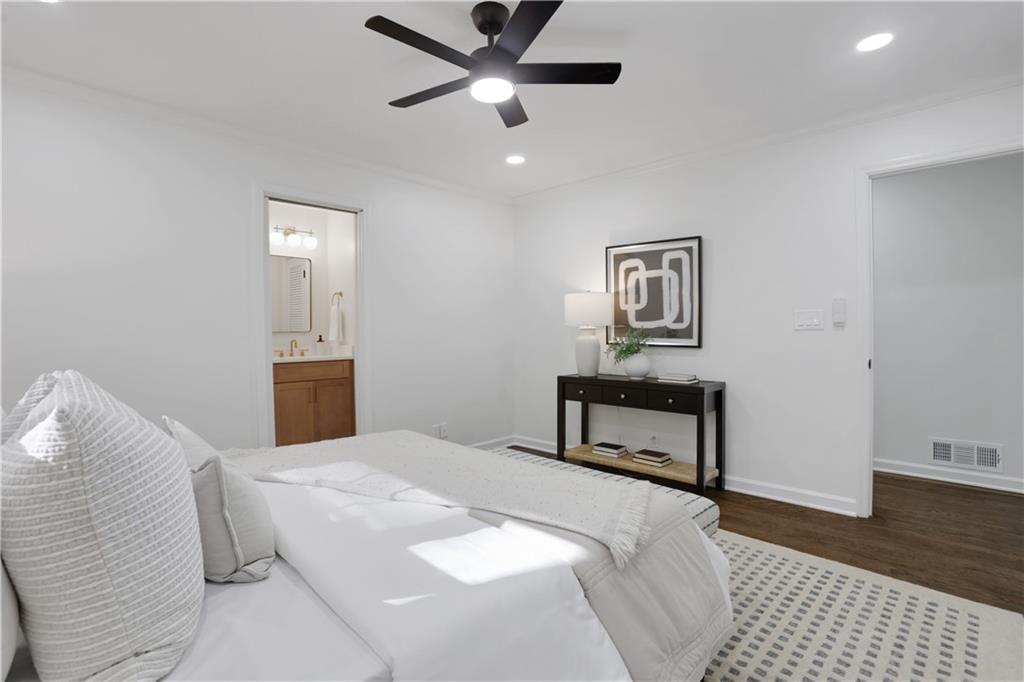 681 Hampton Place SW