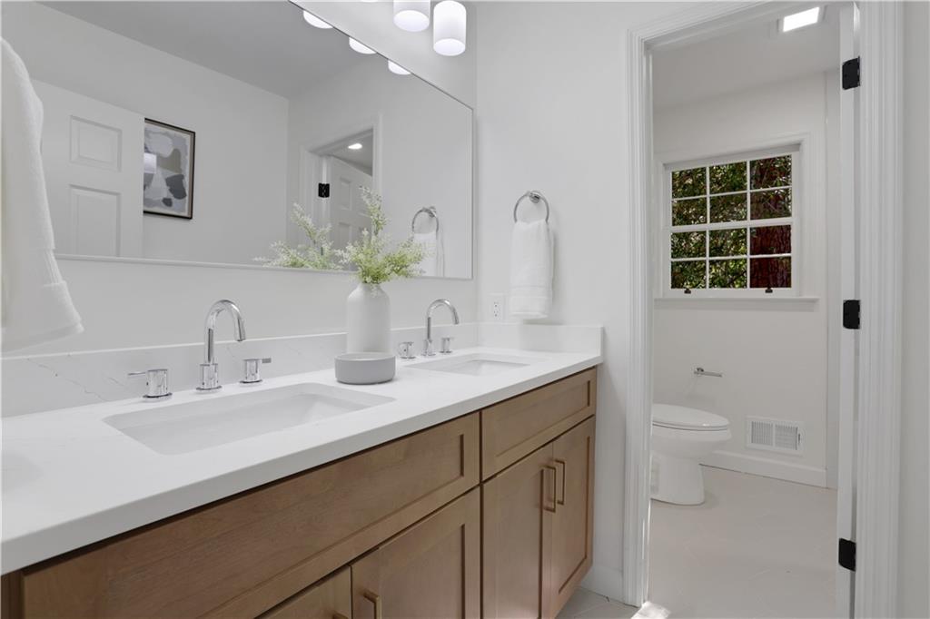 681 Hampton Place SW