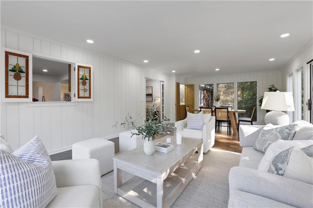 681 Hampton Place SW