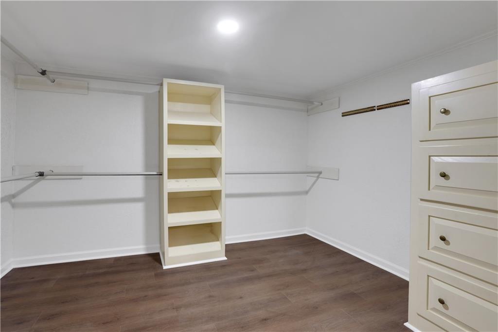 681 Hampton Place SW