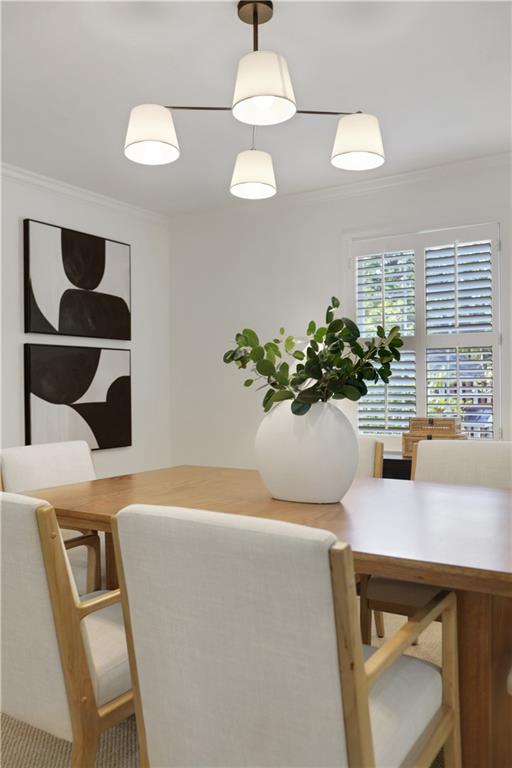 681 Hampton Place SW