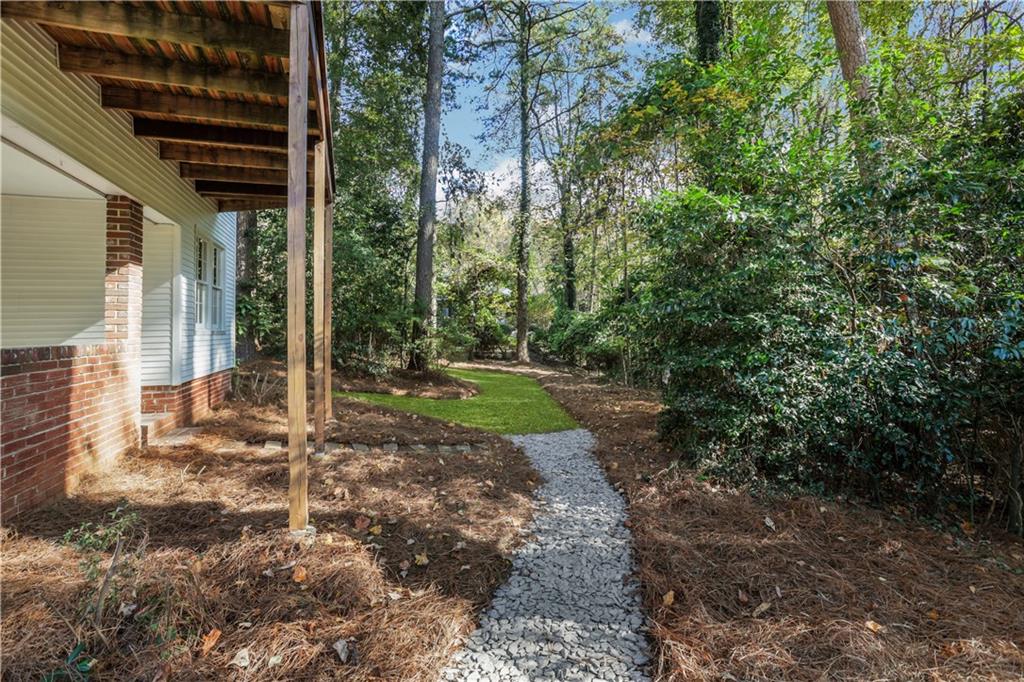 681 Hampton Place SW