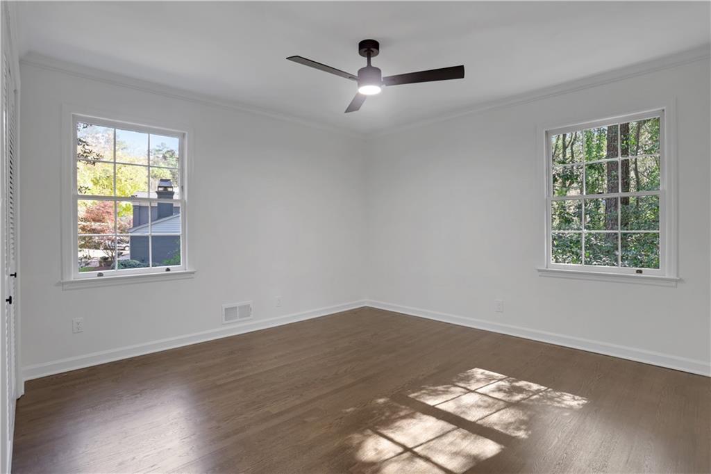 681 Hampton Place SW