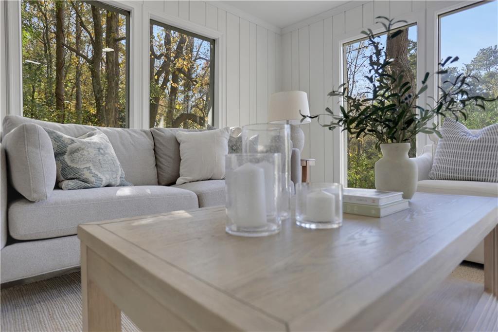 681 Hampton Place SW