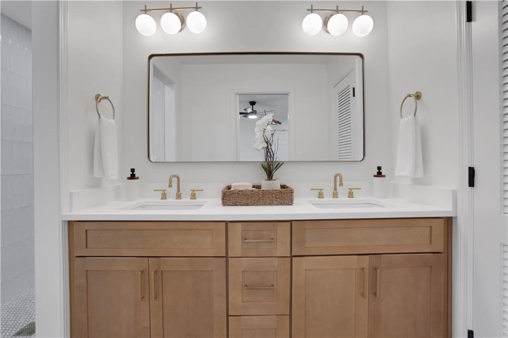 681 Hampton Place SW