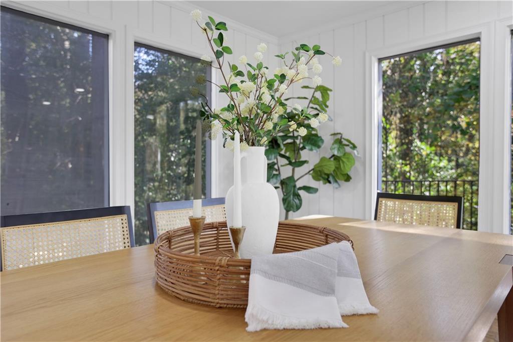 681 Hampton Place SW