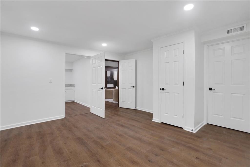 681 Hampton Place SW