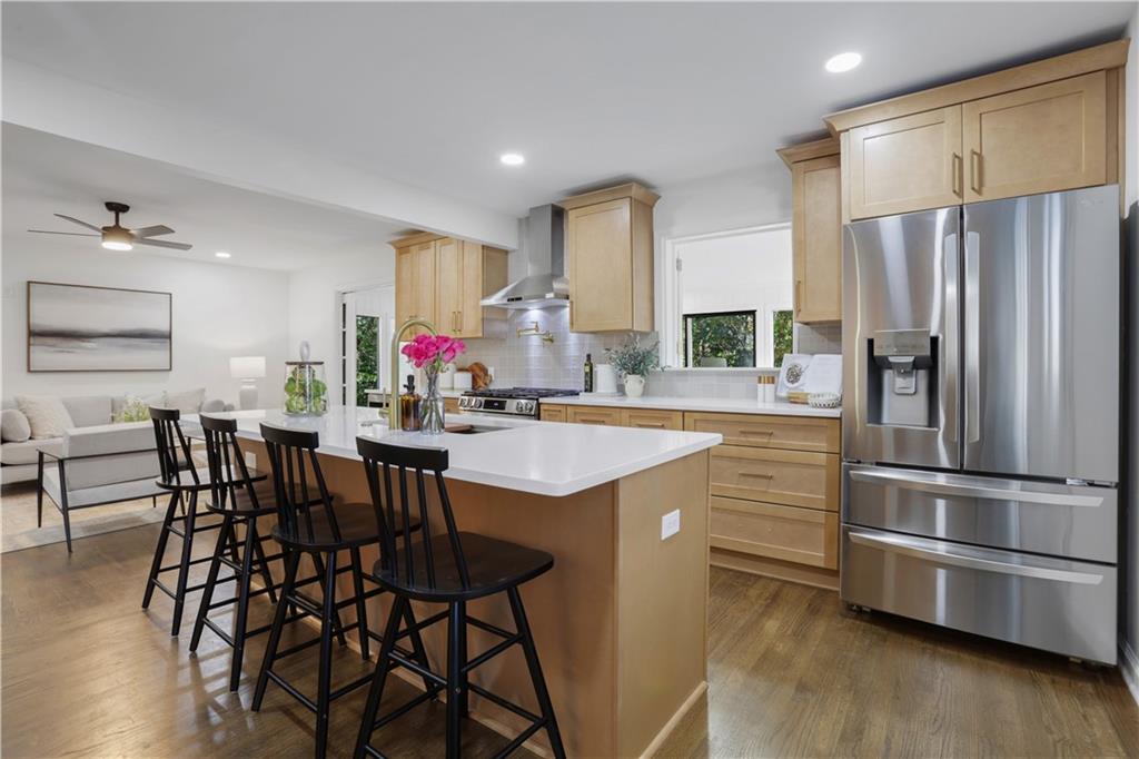 681 Hampton Place SW