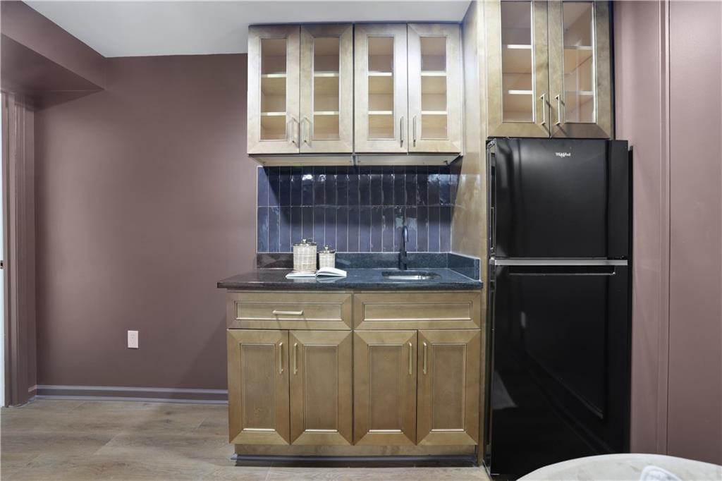 681 Hampton Place SW