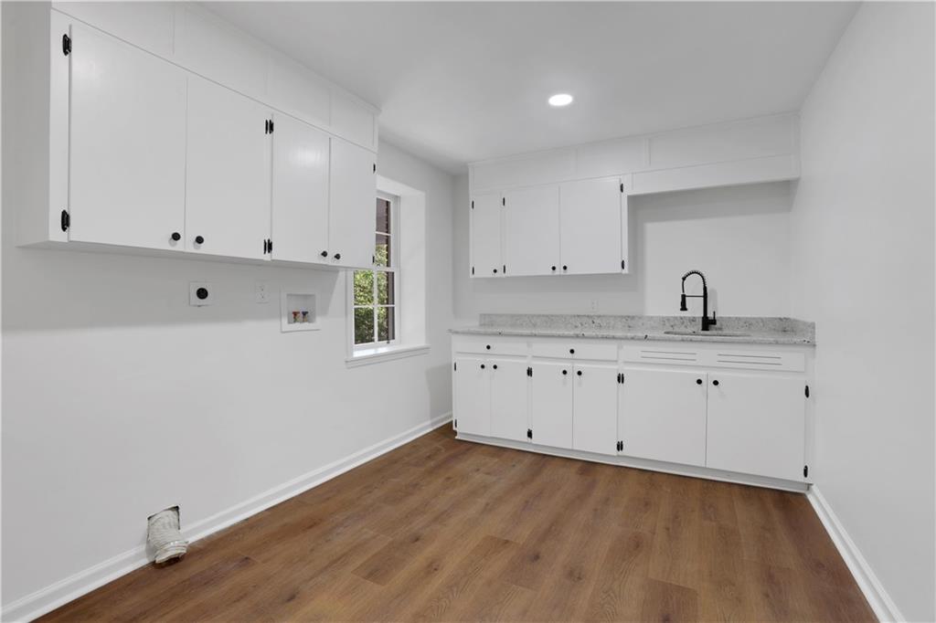 681 Hampton Place SW