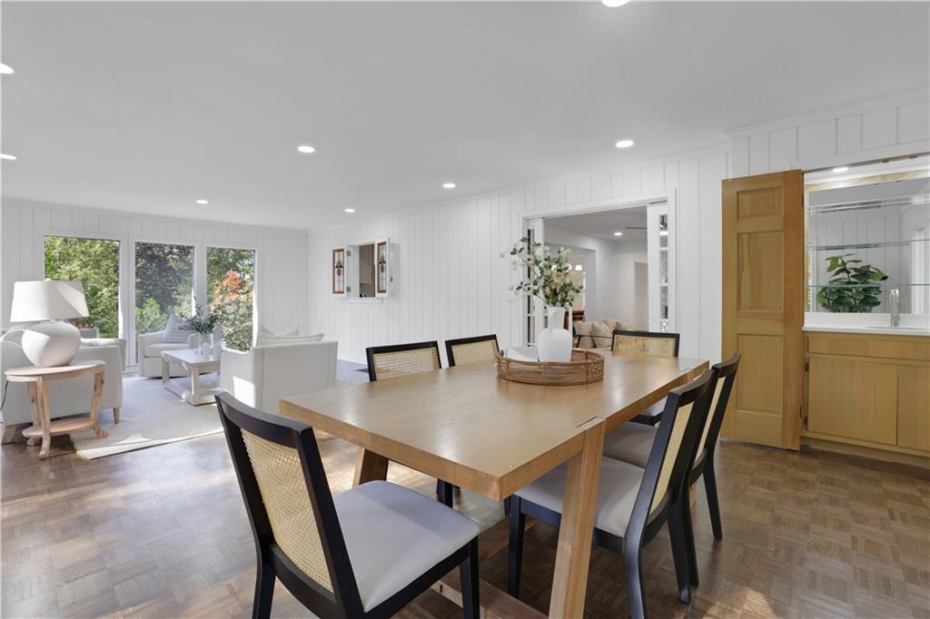 681 Hampton Place SW