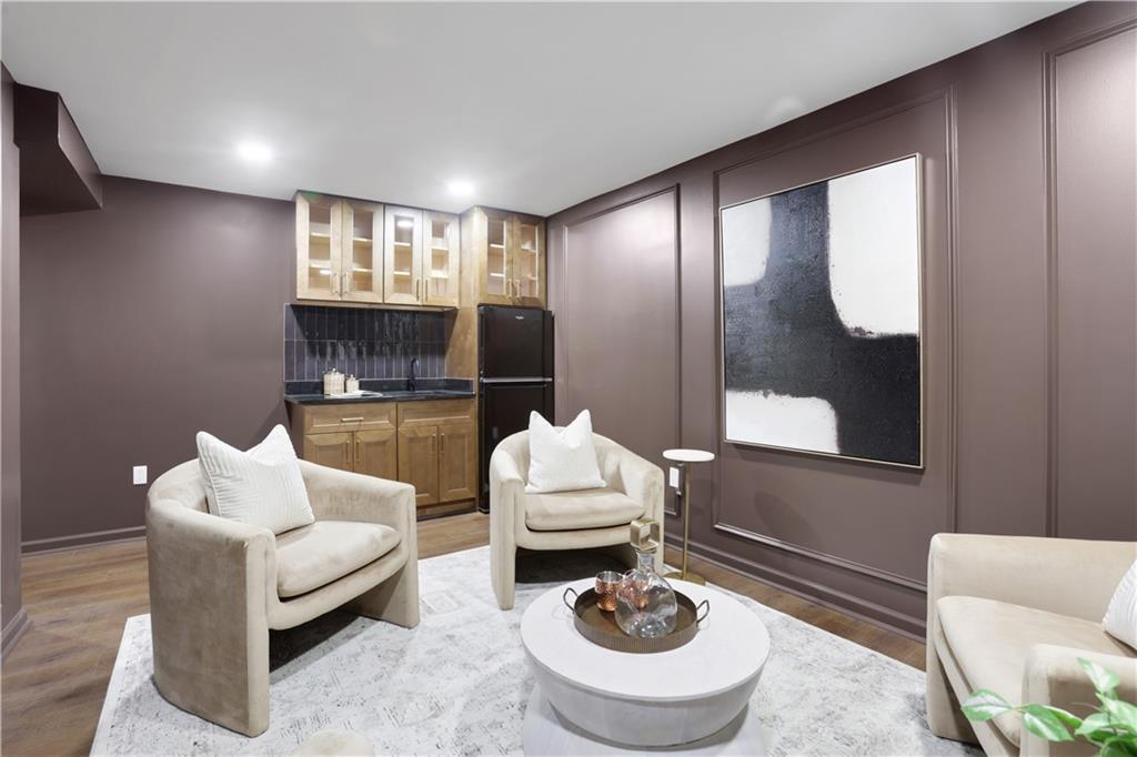 681 Hampton Place SW