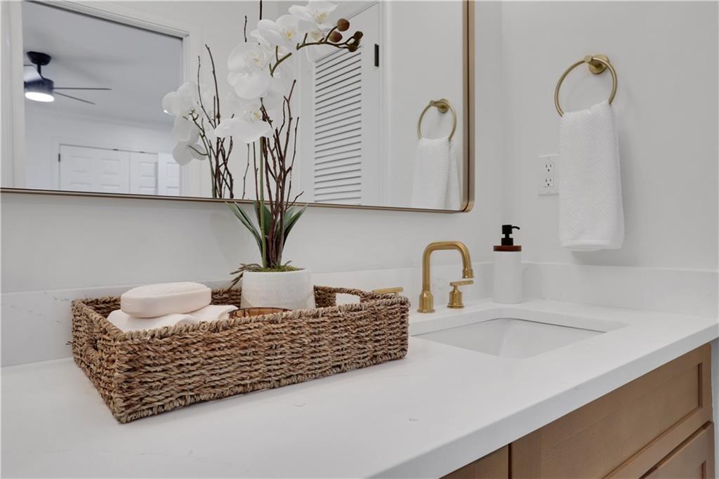 681 Hampton Place SW