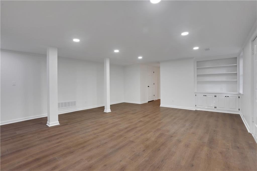 681 Hampton Place SW