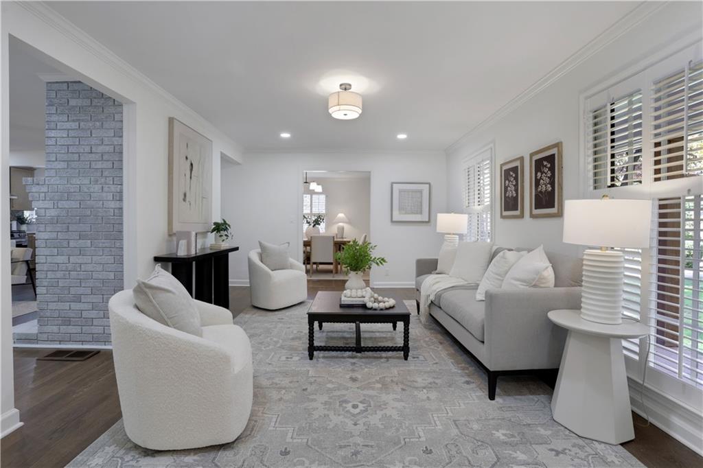 681 Hampton Place SW