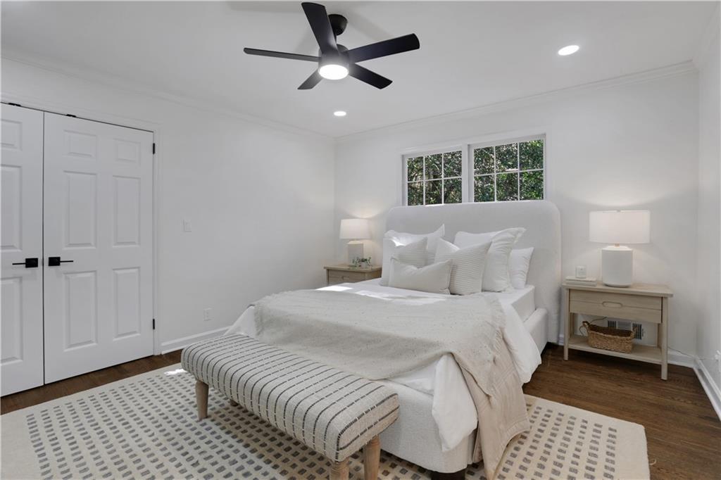 681 Hampton Place SW