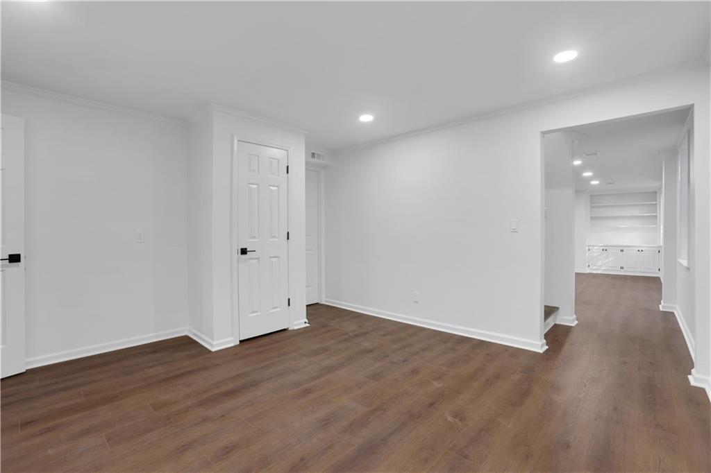 681 Hampton Place SW