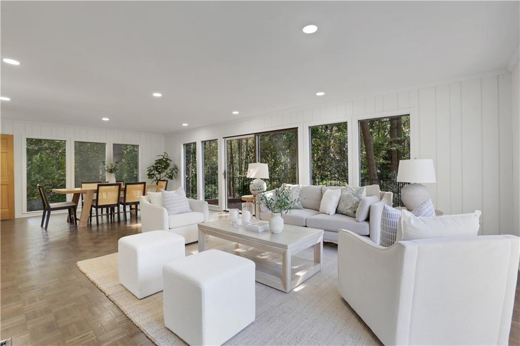 681 Hampton Place SW