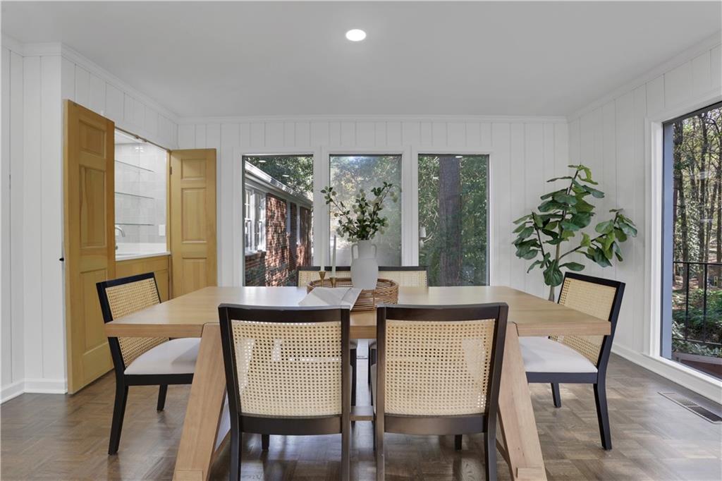 681 Hampton Place SW