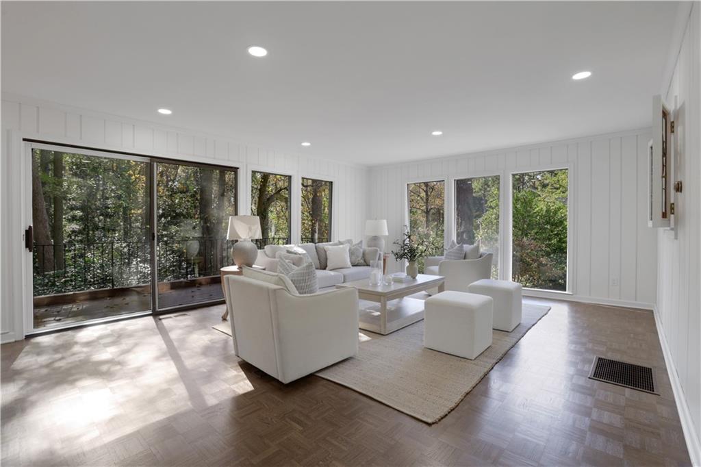 681 Hampton Place SW