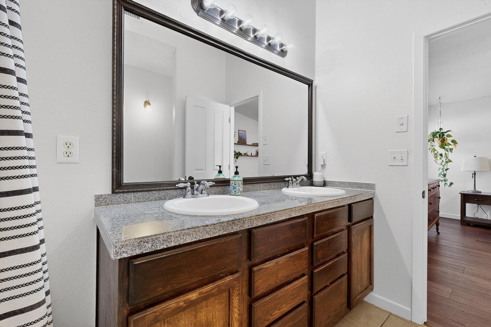 329 Minturn Loop NE