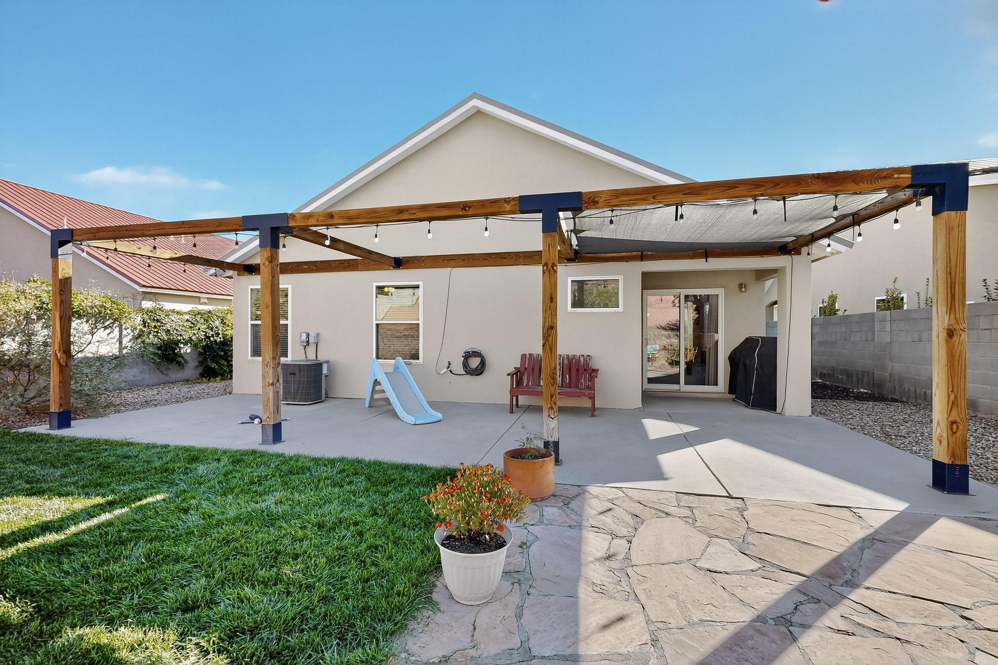 329 Minturn Loop NE