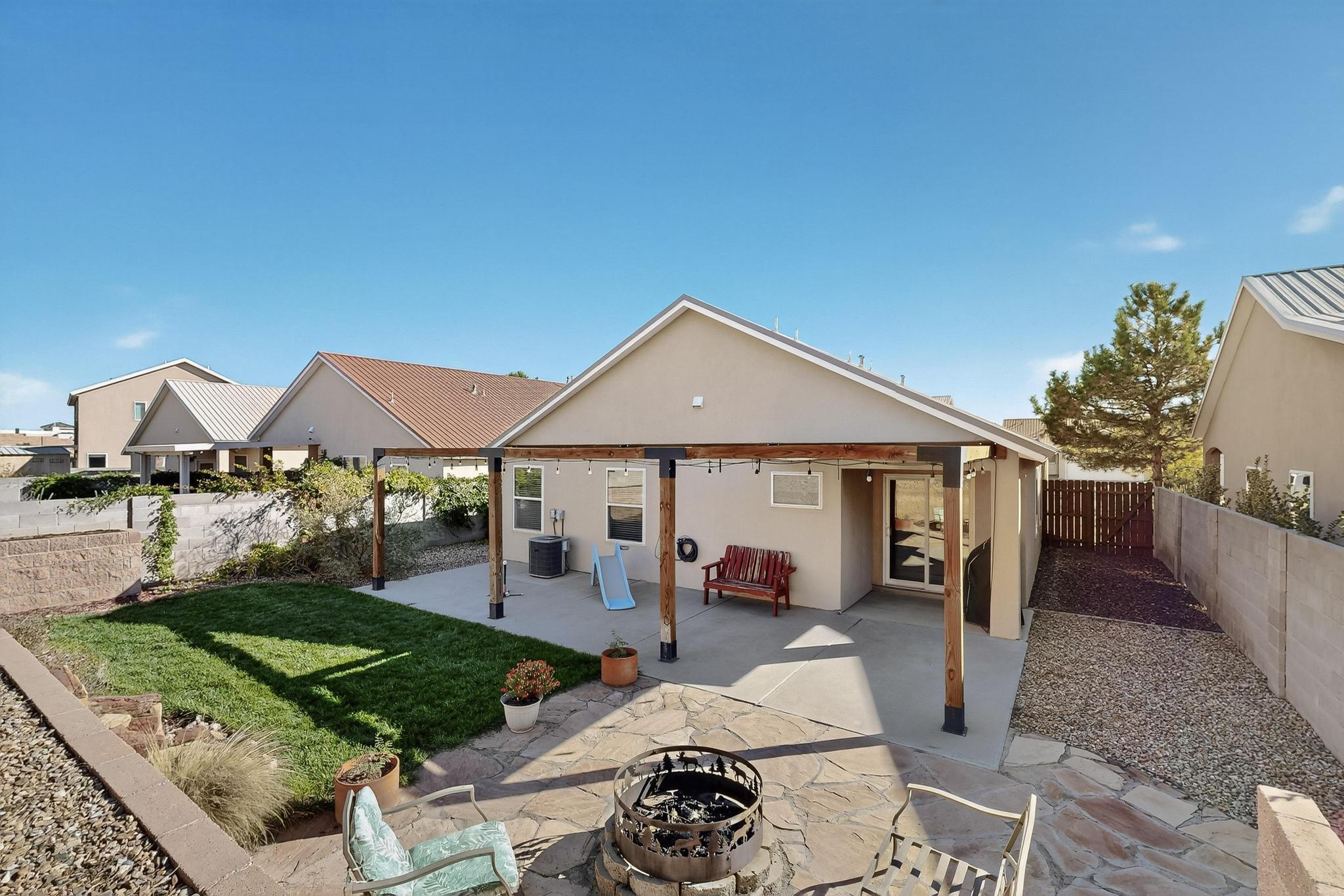 329 Minturn Loop NE