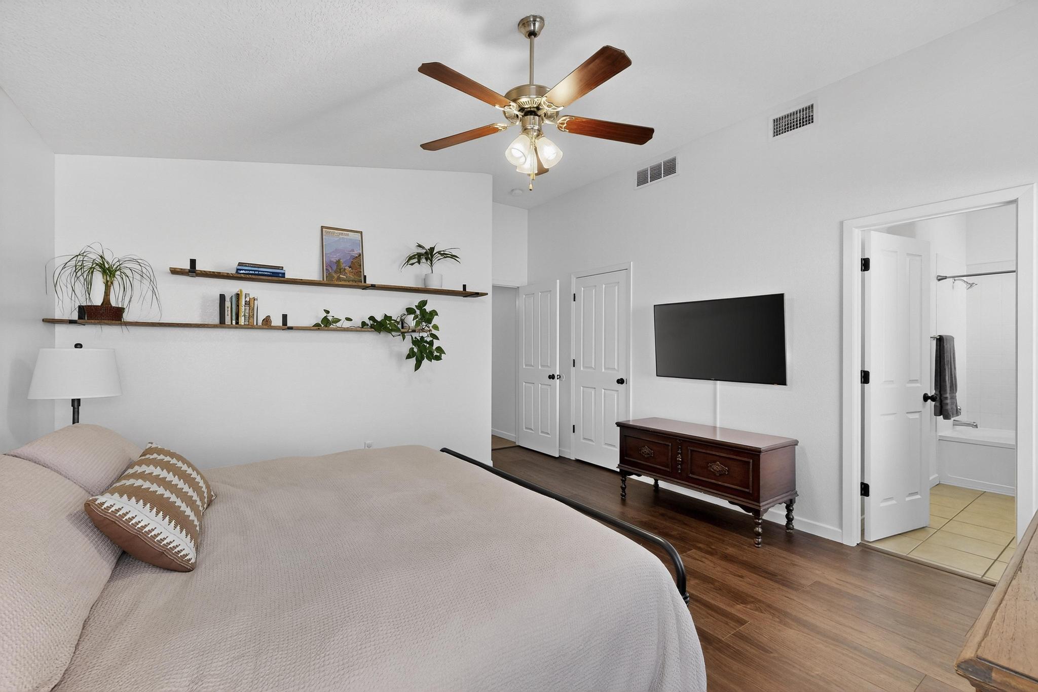 329 Minturn Loop NE