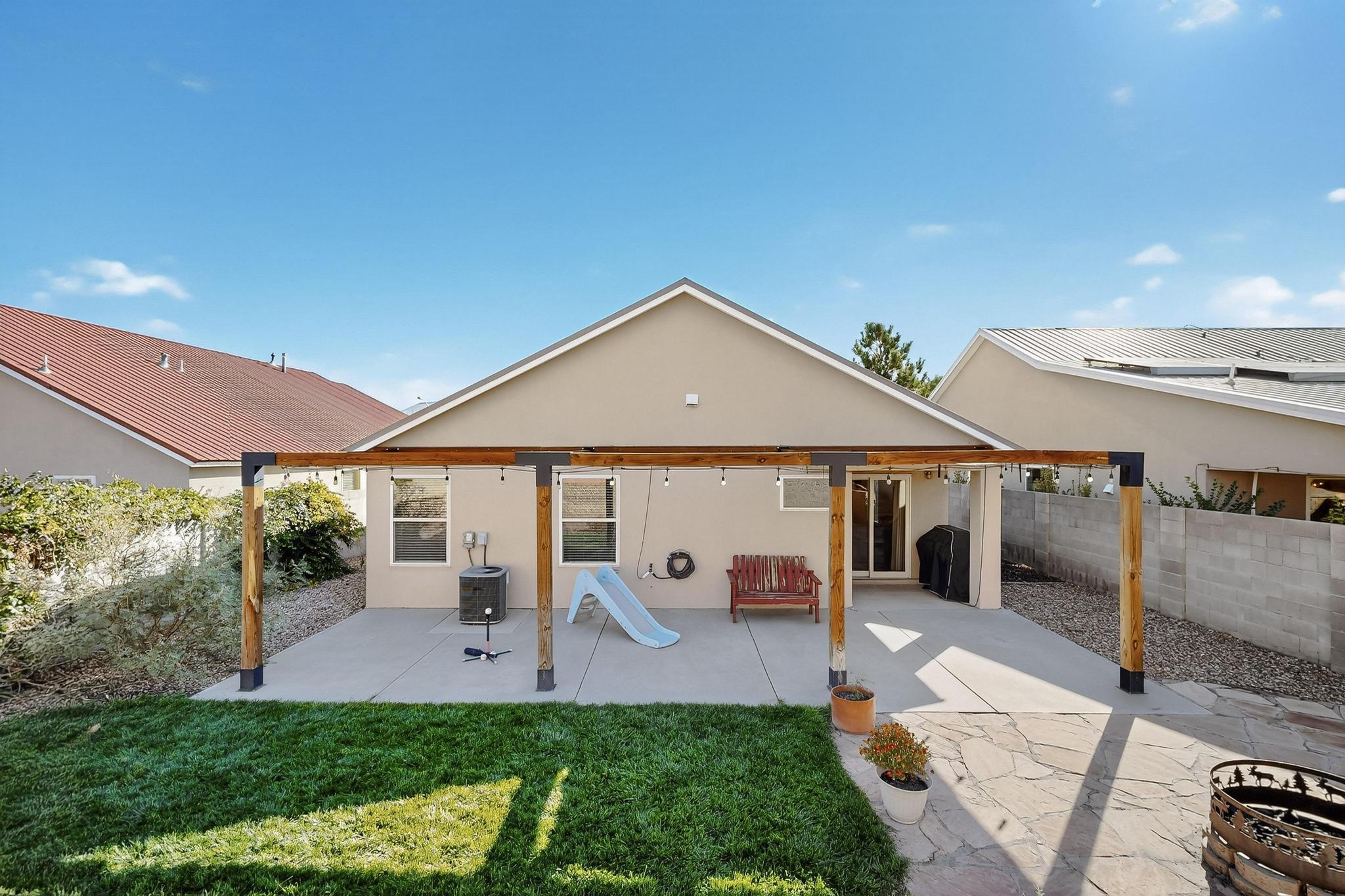 329 Minturn Loop NE