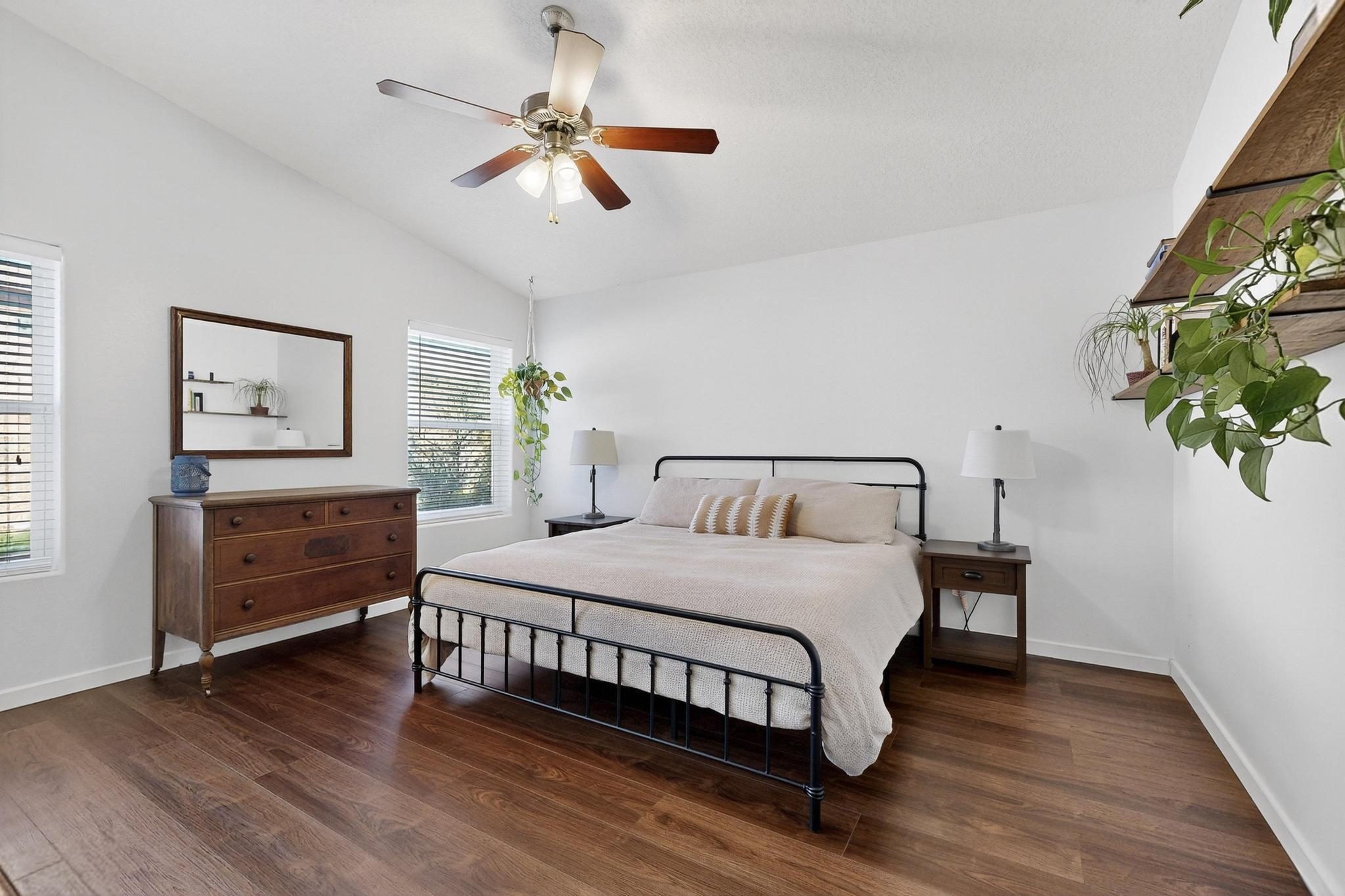 329 Minturn Loop NE
