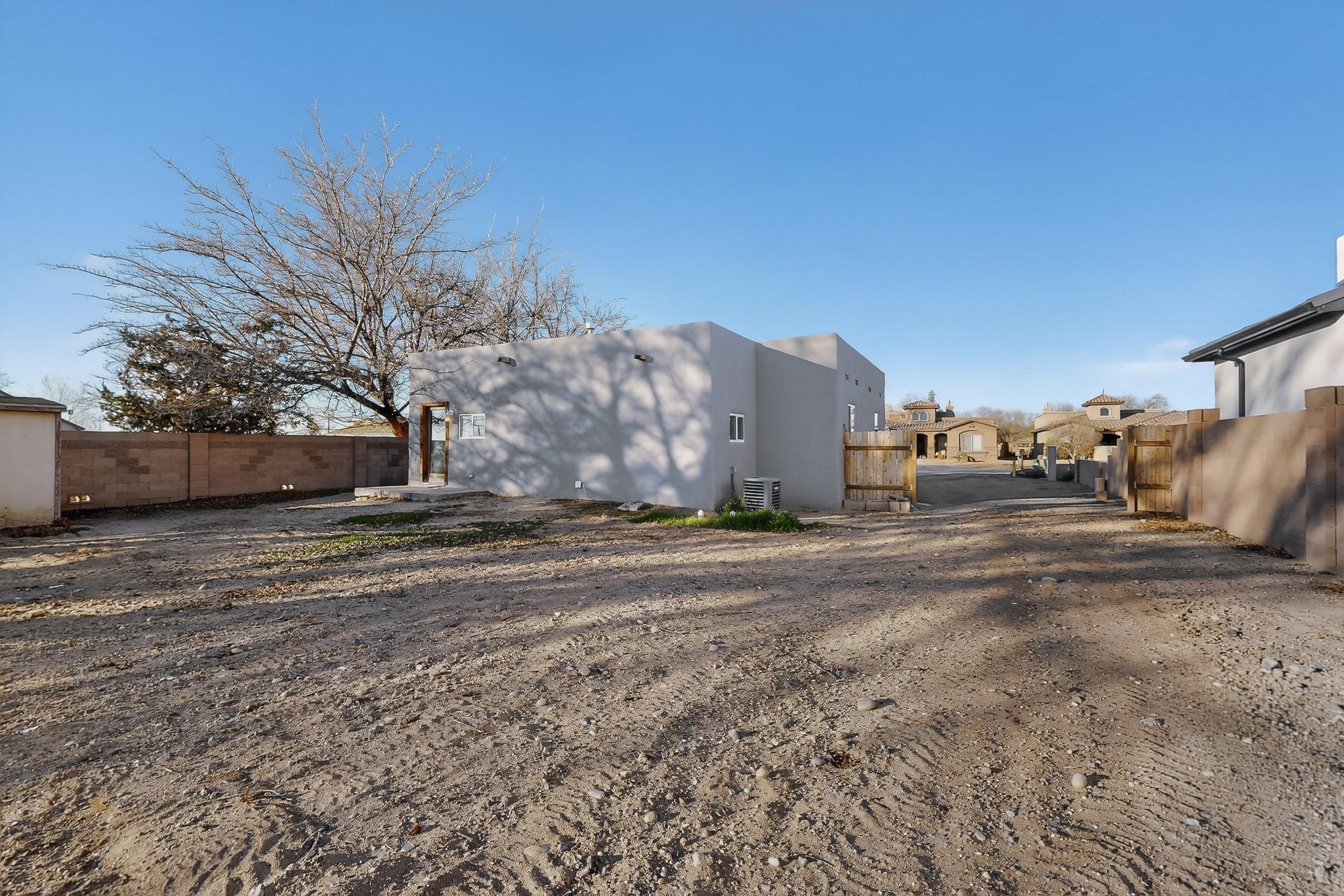 98 Rancho Pequenos Way NW