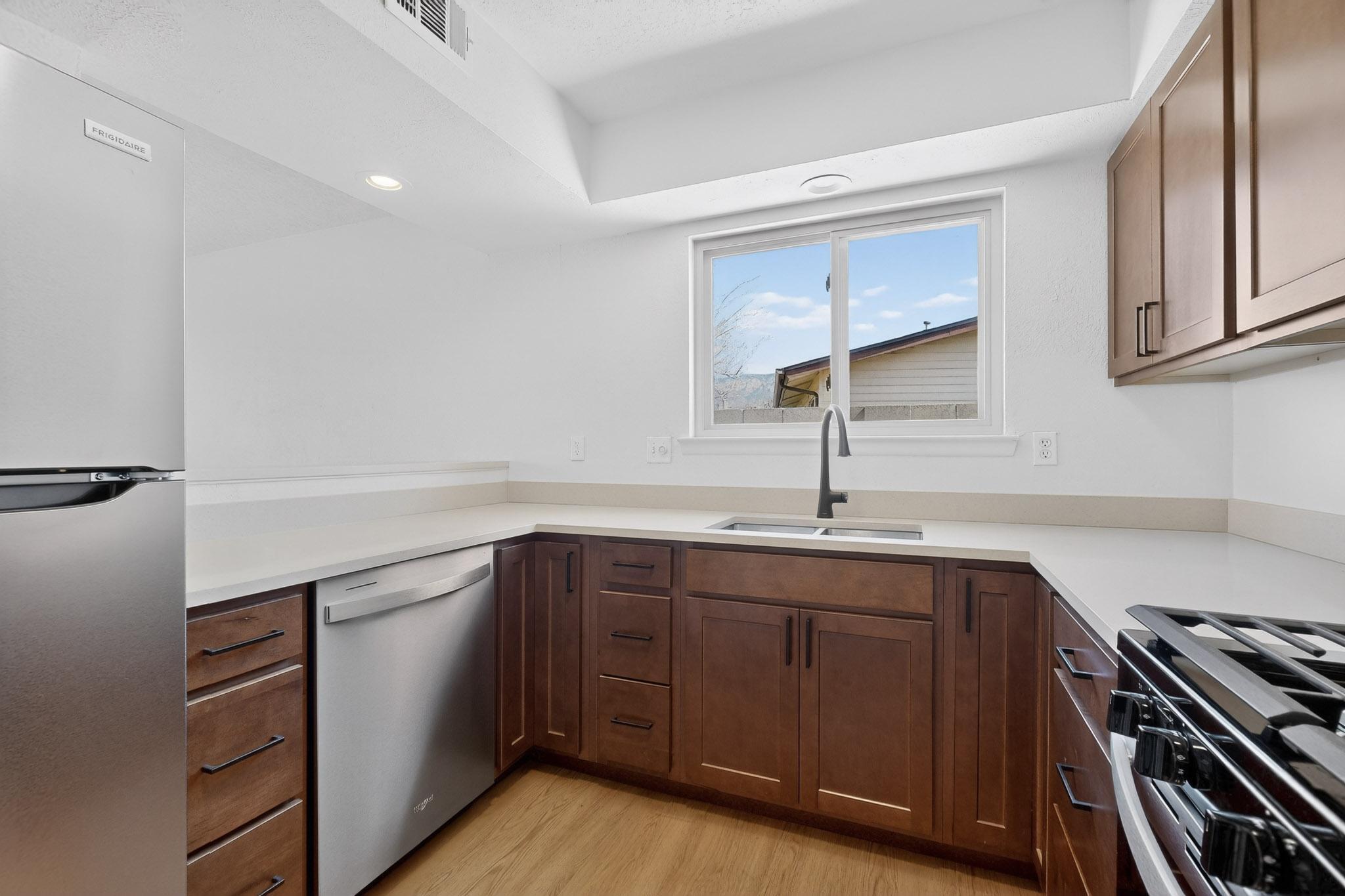 5005 Goldenthread Drive NE