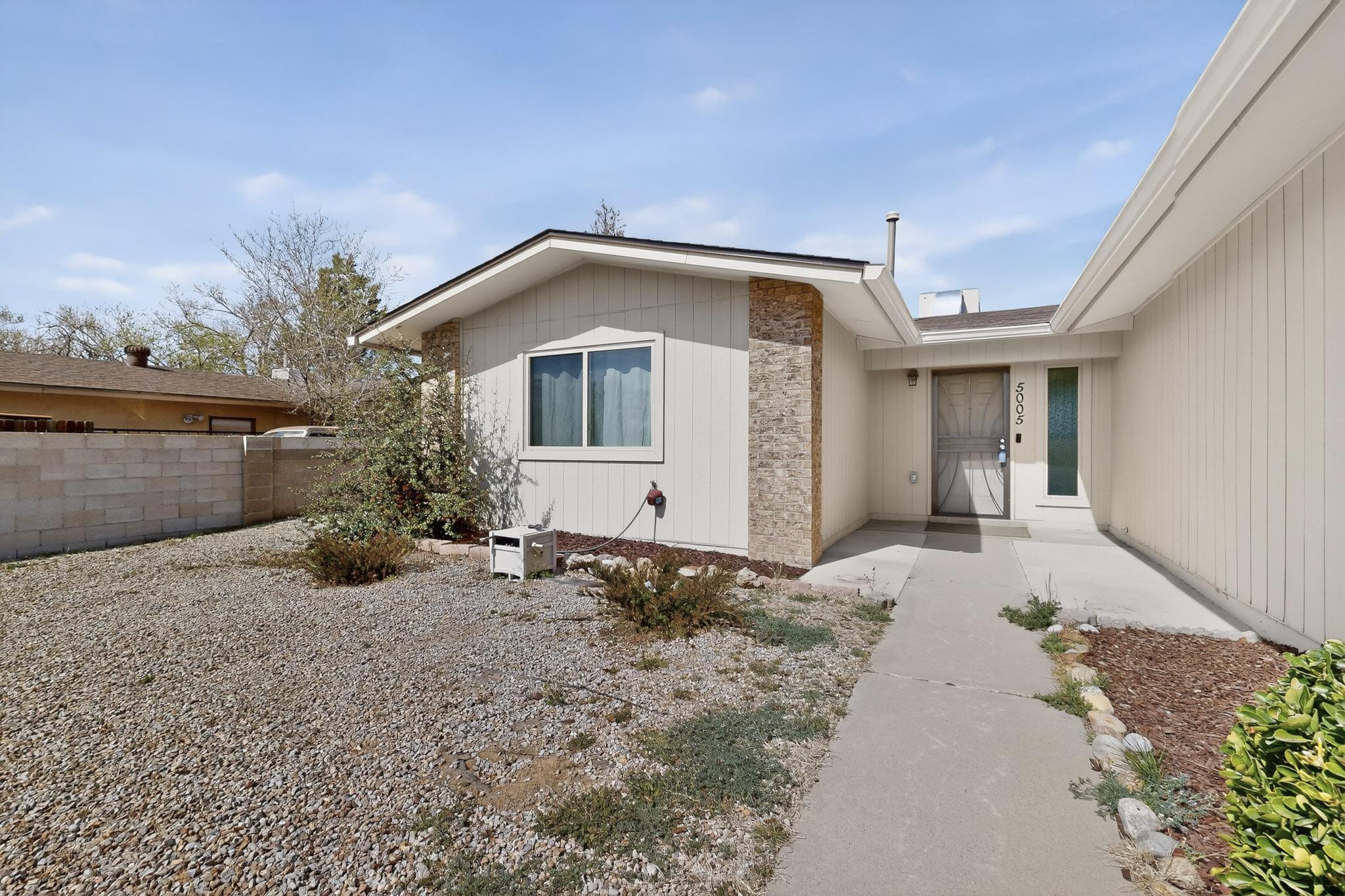 5005 Goldenthread Drive NE