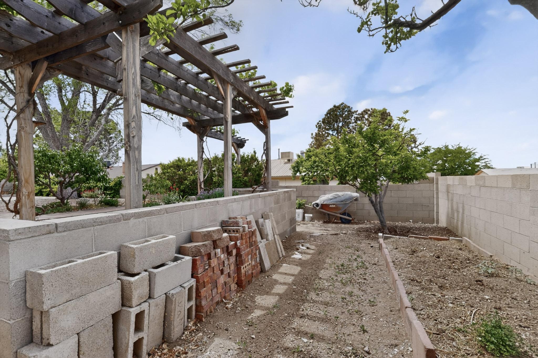 8112 San Francisco Road NE