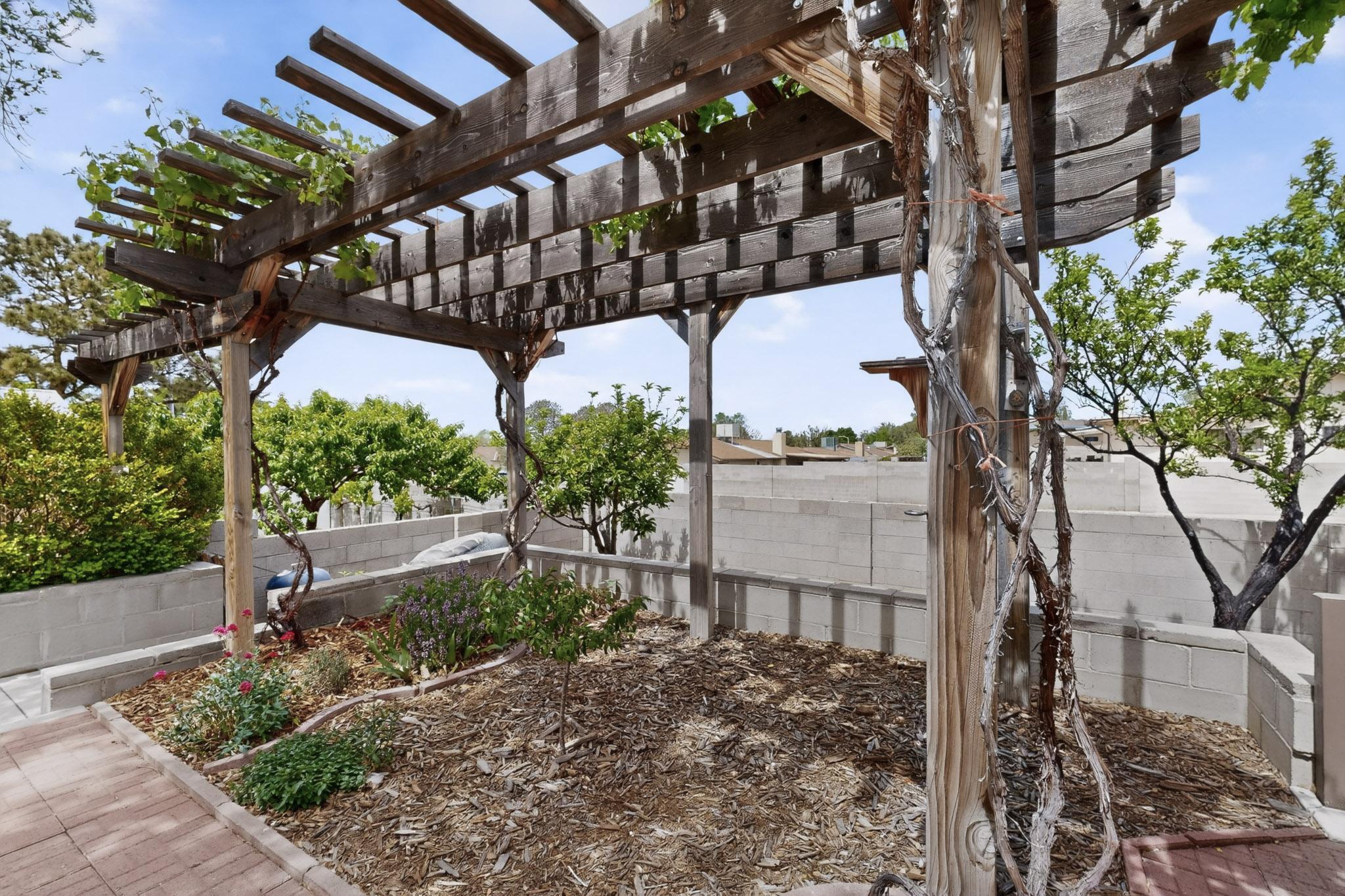 8112 San Francisco Road NE