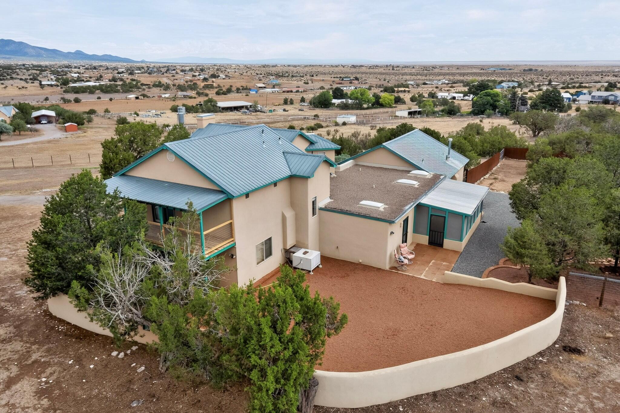 16 Abajo Court
