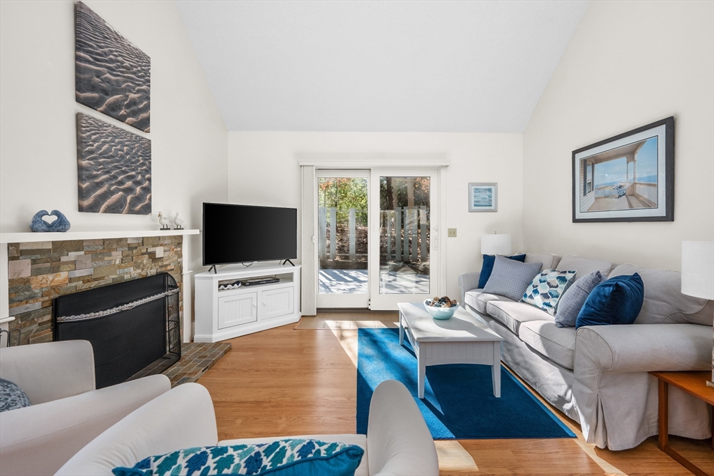38 Knoll Ln # 38