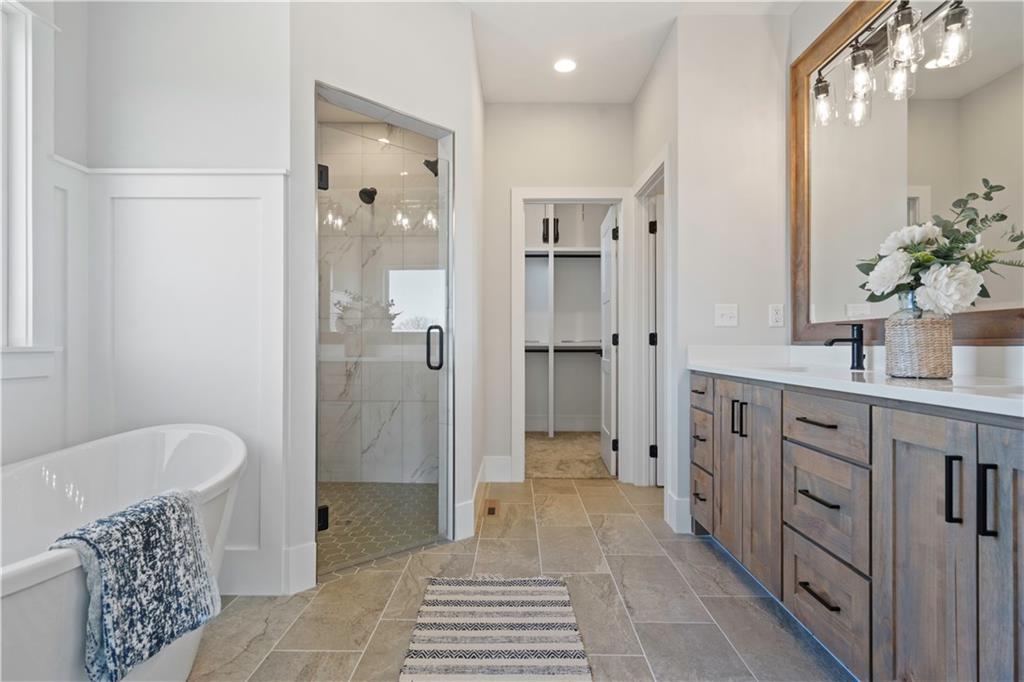 2520 NE Woodland Oaks Circle