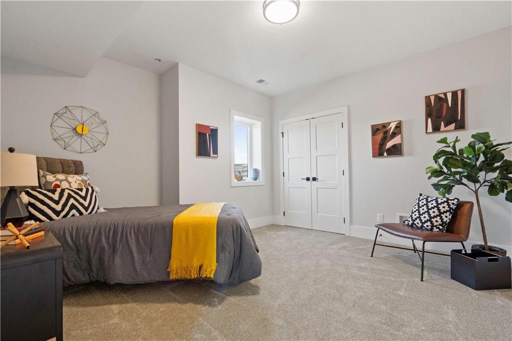 2520 NE Woodland Oaks Circle