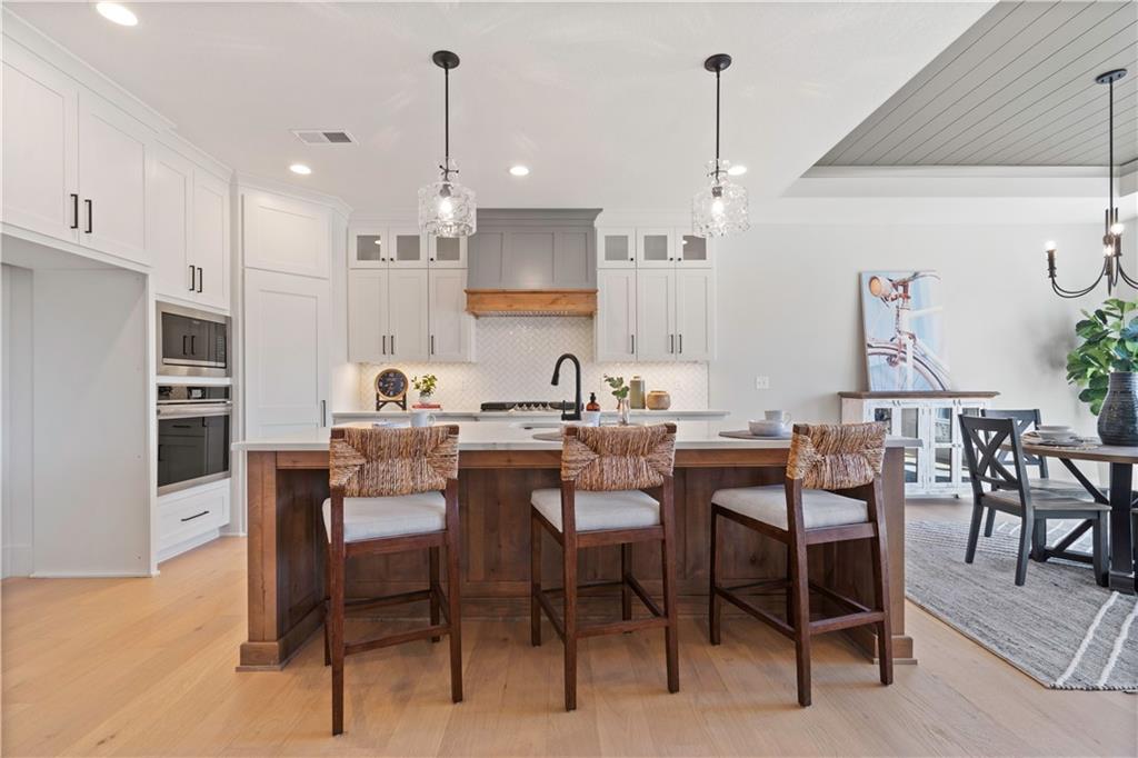 2520 NE Woodland Oaks Circle
