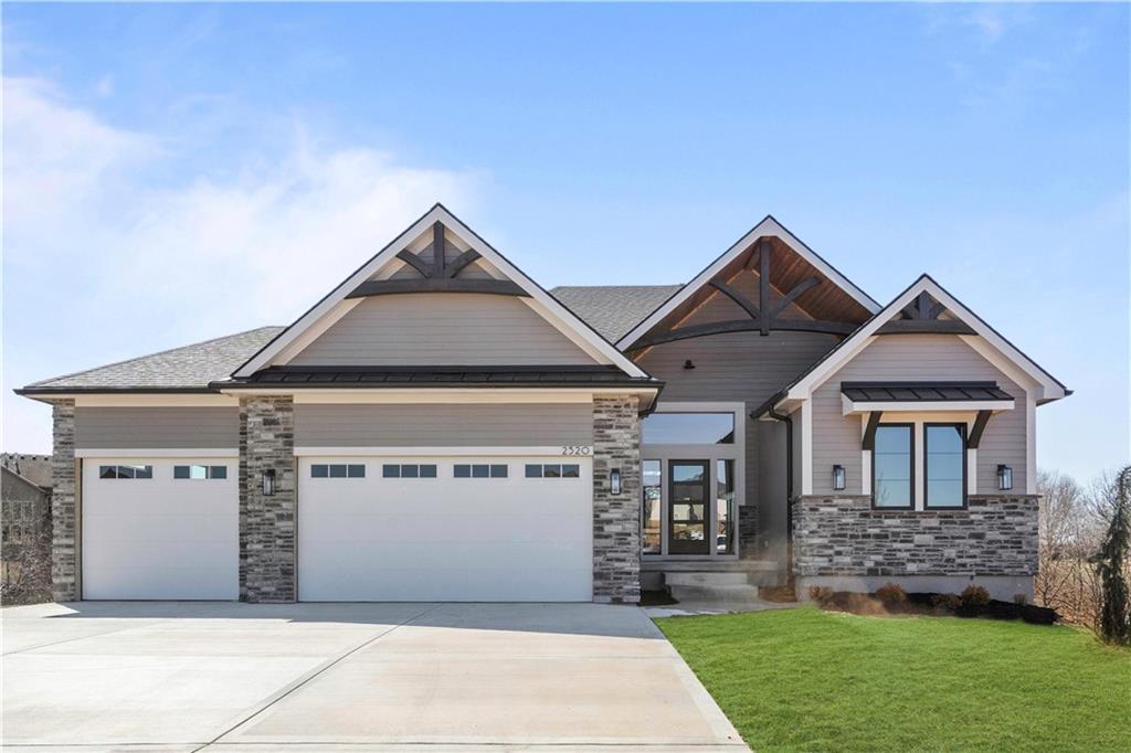 2520 NE Woodland Oaks Circle