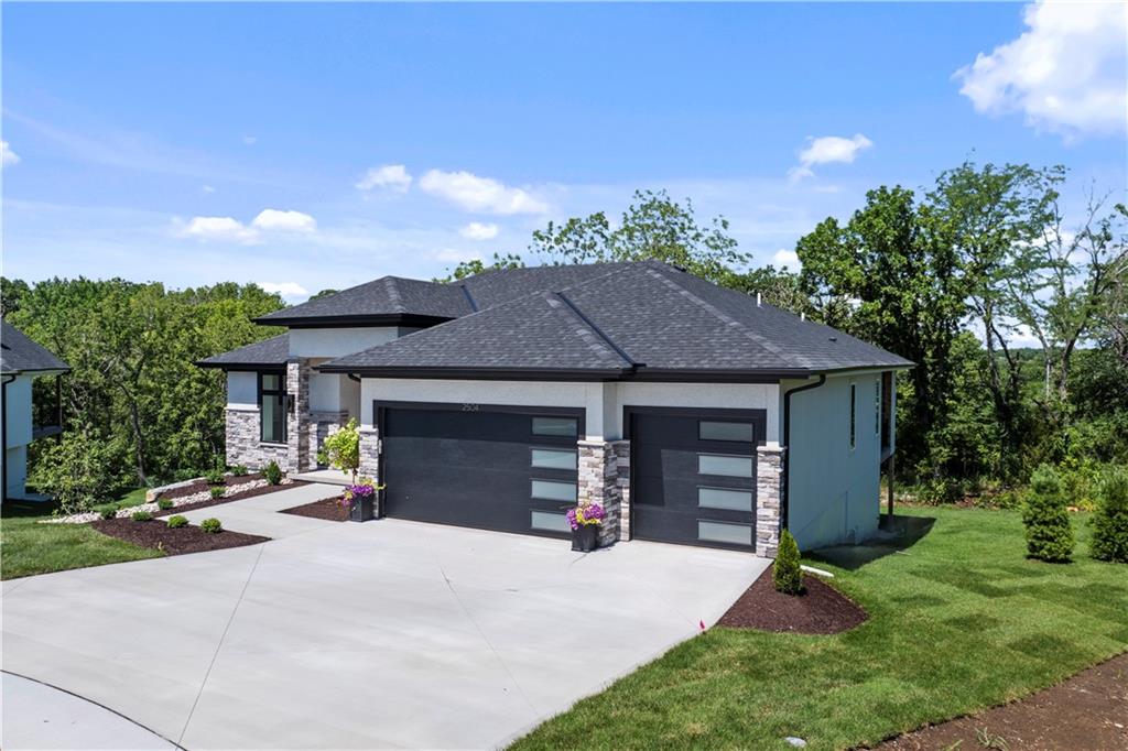 2504 NE Woodland Oak Circle