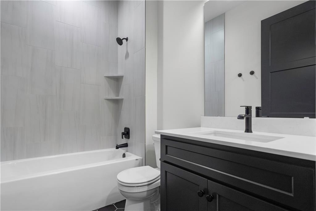 2504 NE Woodland Oak Circle