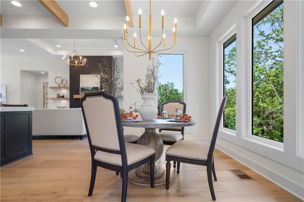 2504 NE Woodland Oak Circle