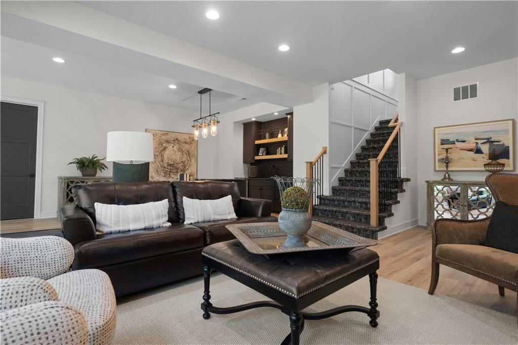 2504 NE Woodland Oak Circle