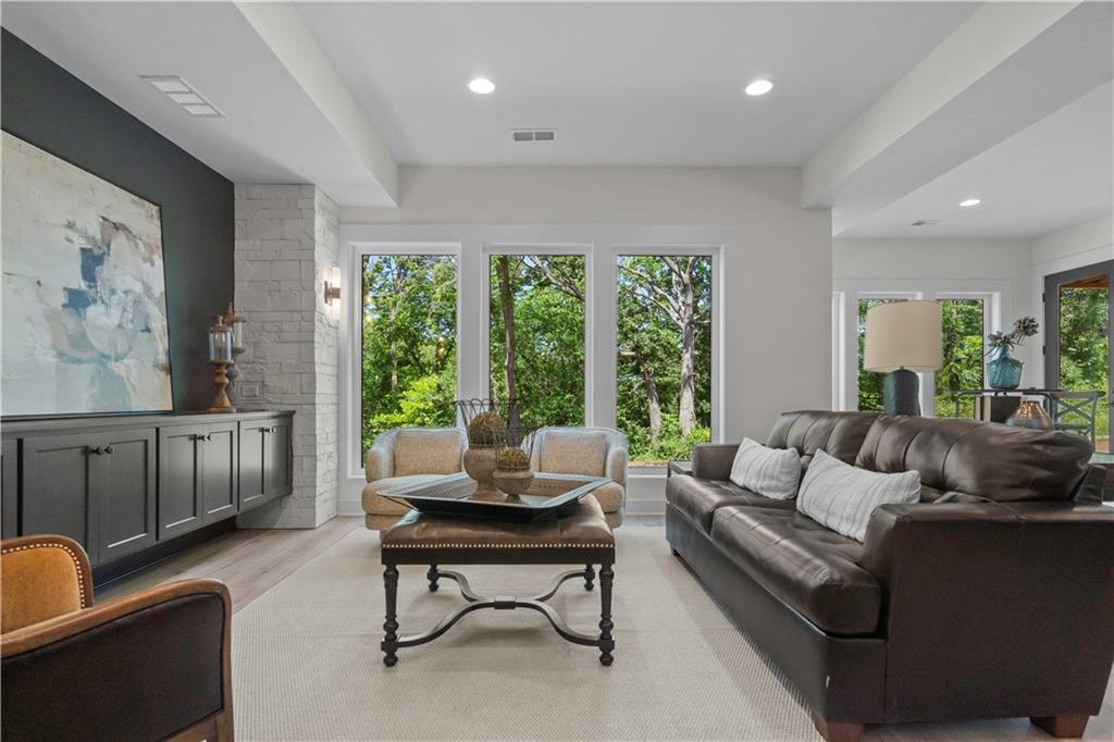 2504 NE Woodland Oak Circle