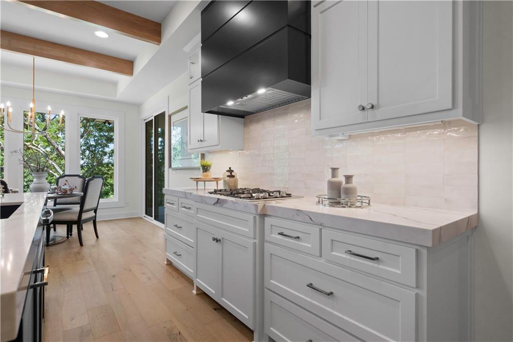 2504 NE Woodland Oak Circle