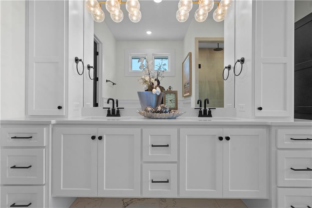 2504 NE Woodland Oak Circle