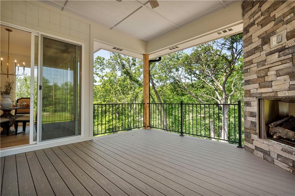 2504 NE Woodland Oak Circle