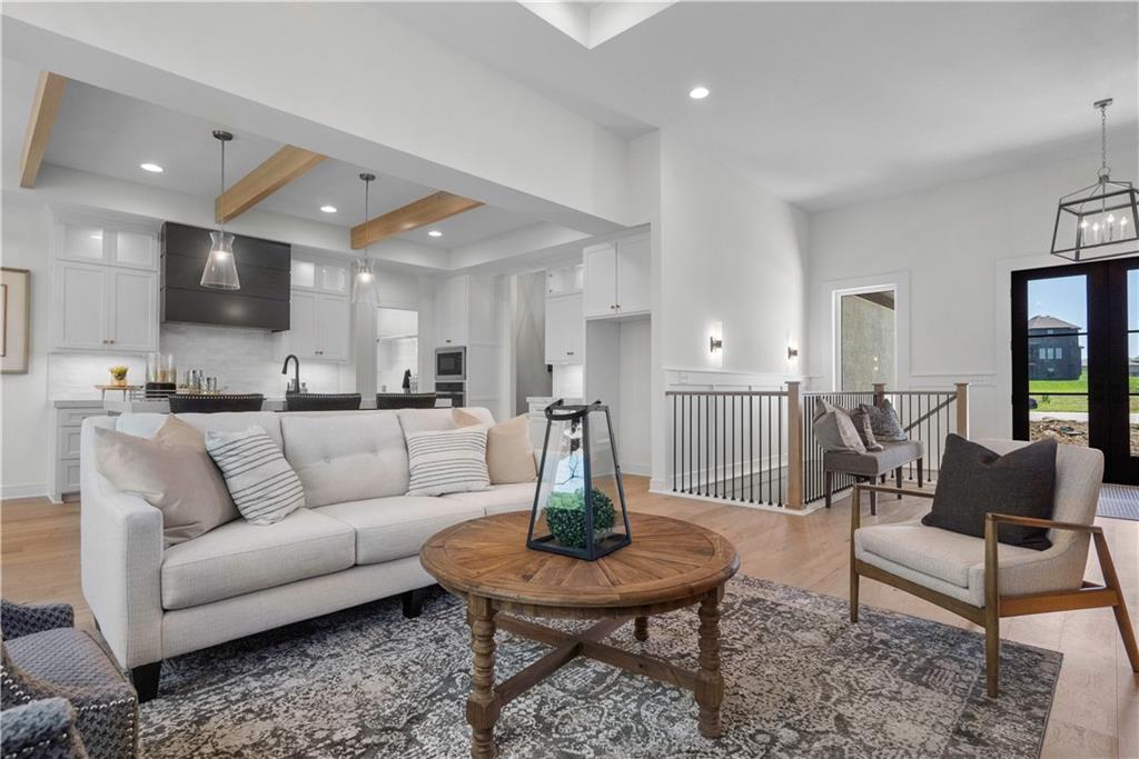 2504 NE Woodland Oak Circle